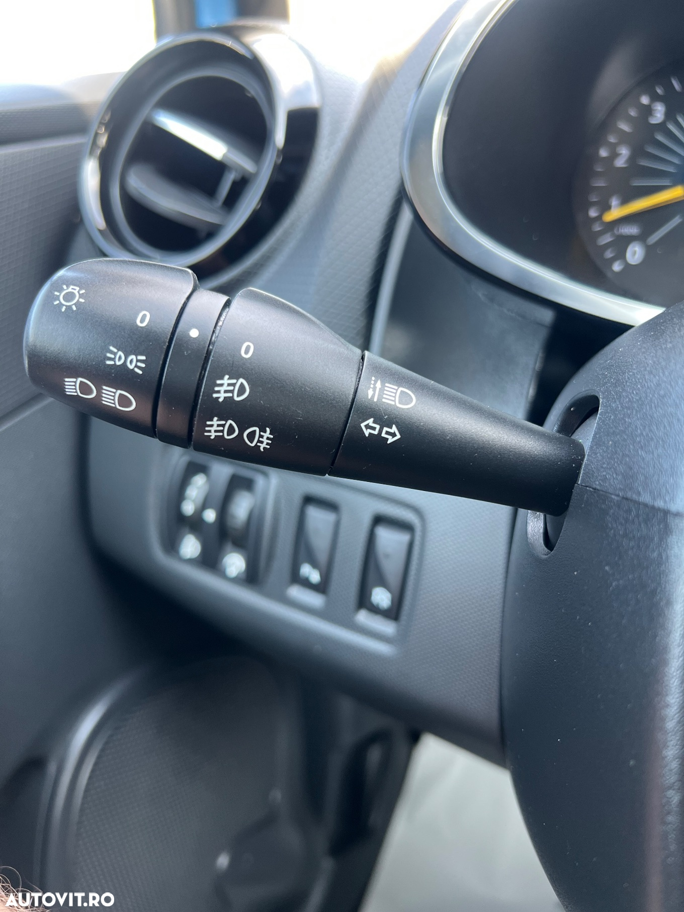 Renault Clio (Energy) dCi 90 Start & Stop INTENS - 21