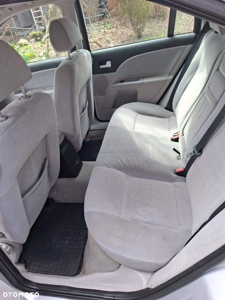 Ford Mondeo 2.5 V6 Ghia - 5