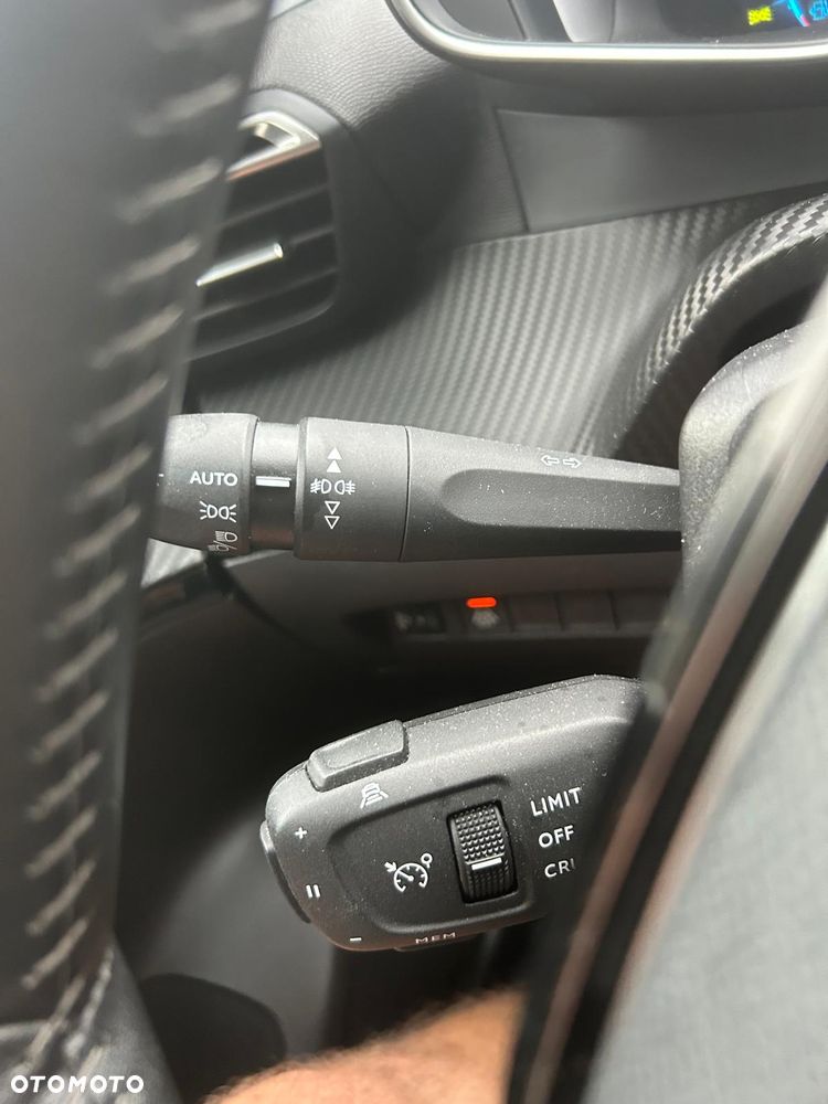 Peugeot 2008 1.2 PureTech Active Pack S&S - 34