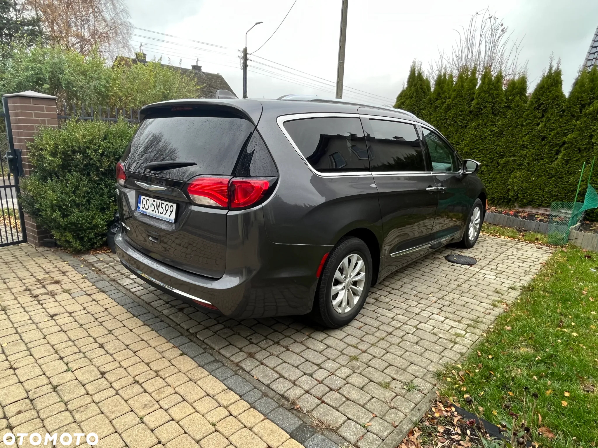Chrysler Pacifica - 11