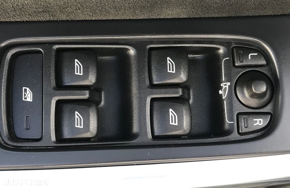 Volvo XC 60 D4AWD R-Design - 23