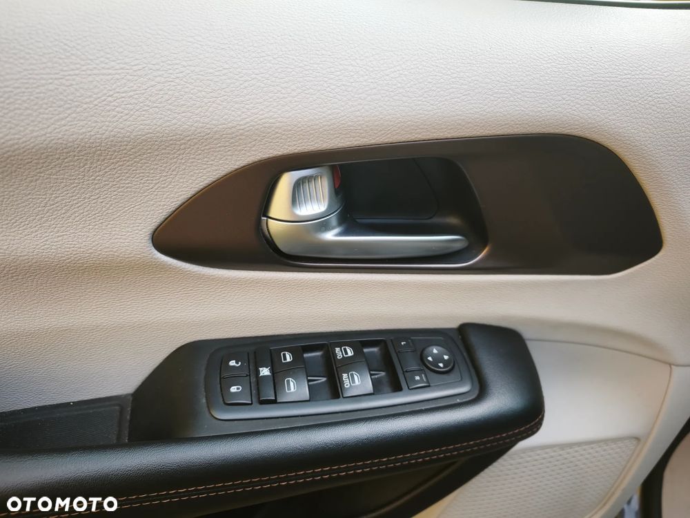 Chrysler Pacifica - 20
