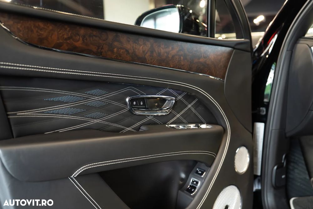 Bentley Bentayga Azure - 14
