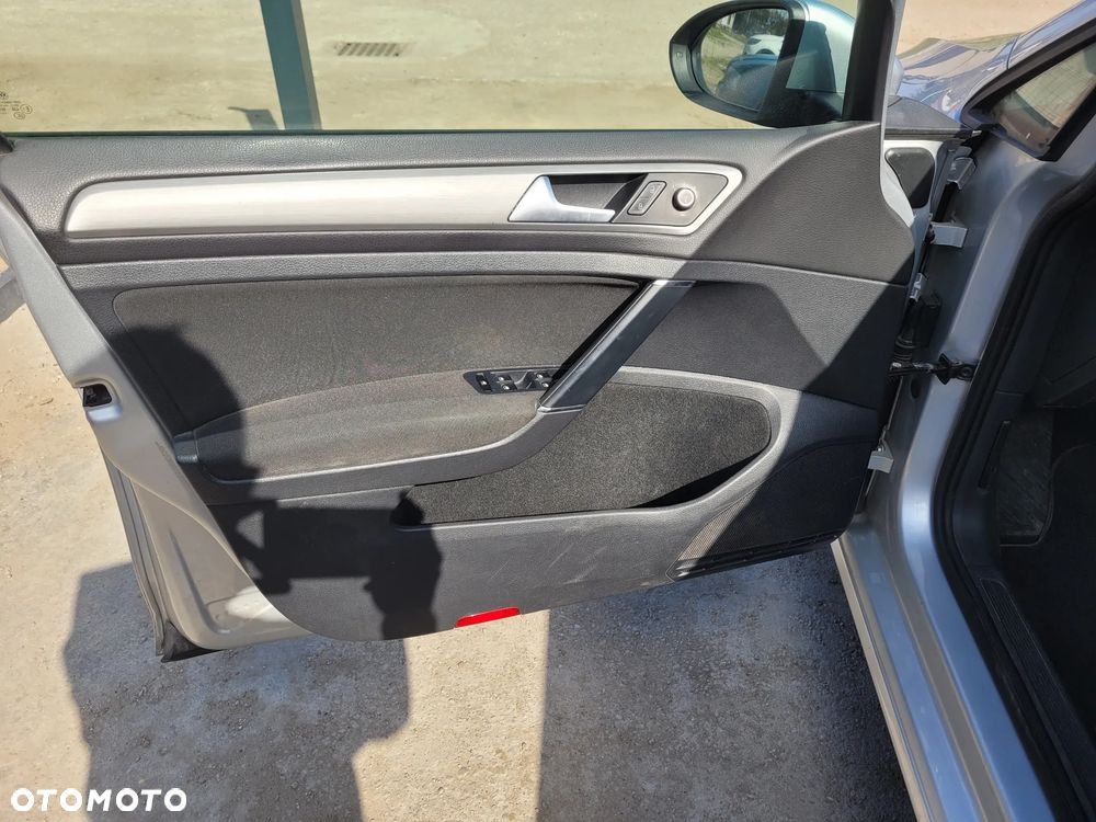 Volkswagen Golf 1.6 TDI DPF Comfortline - 12