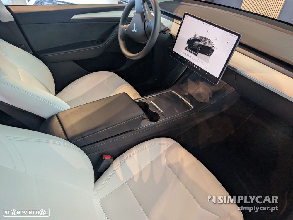 Tesla Model Y - 7