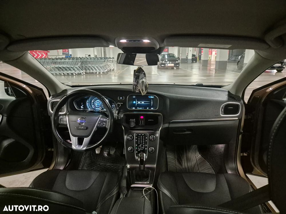 Volvo V40 D4 VEA R-Design - 9