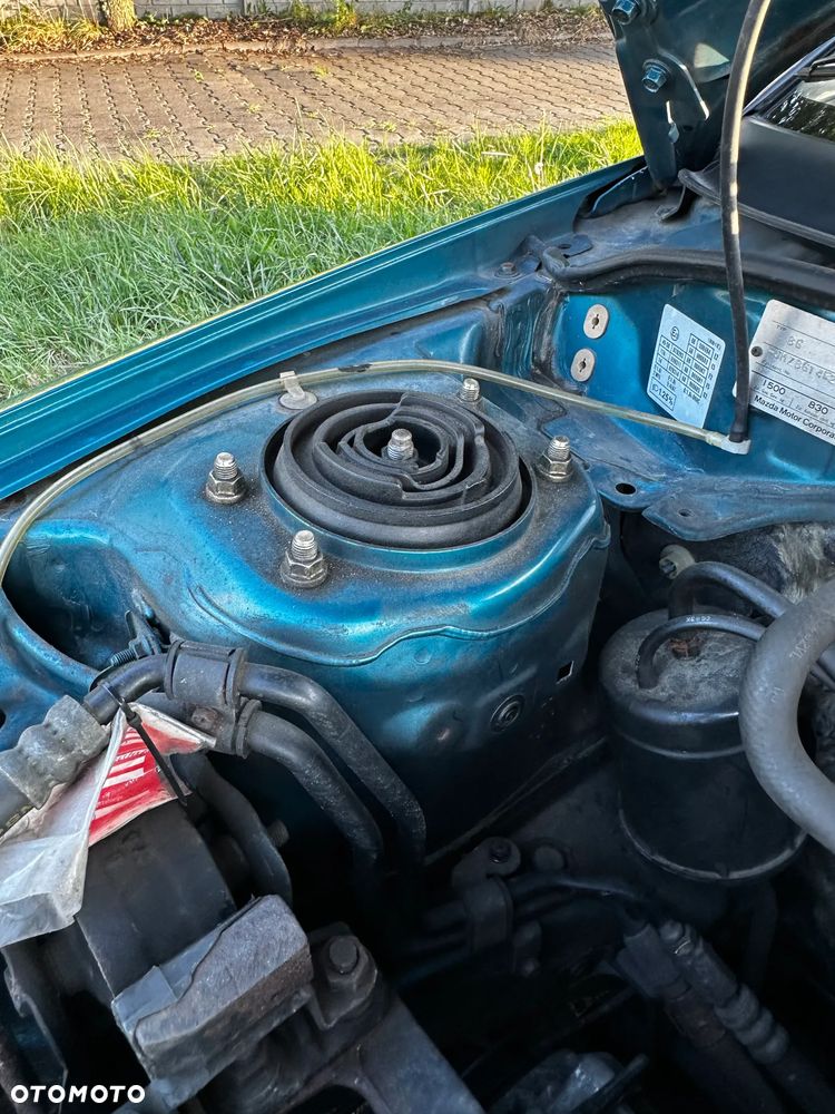 Mazda 323F - 36