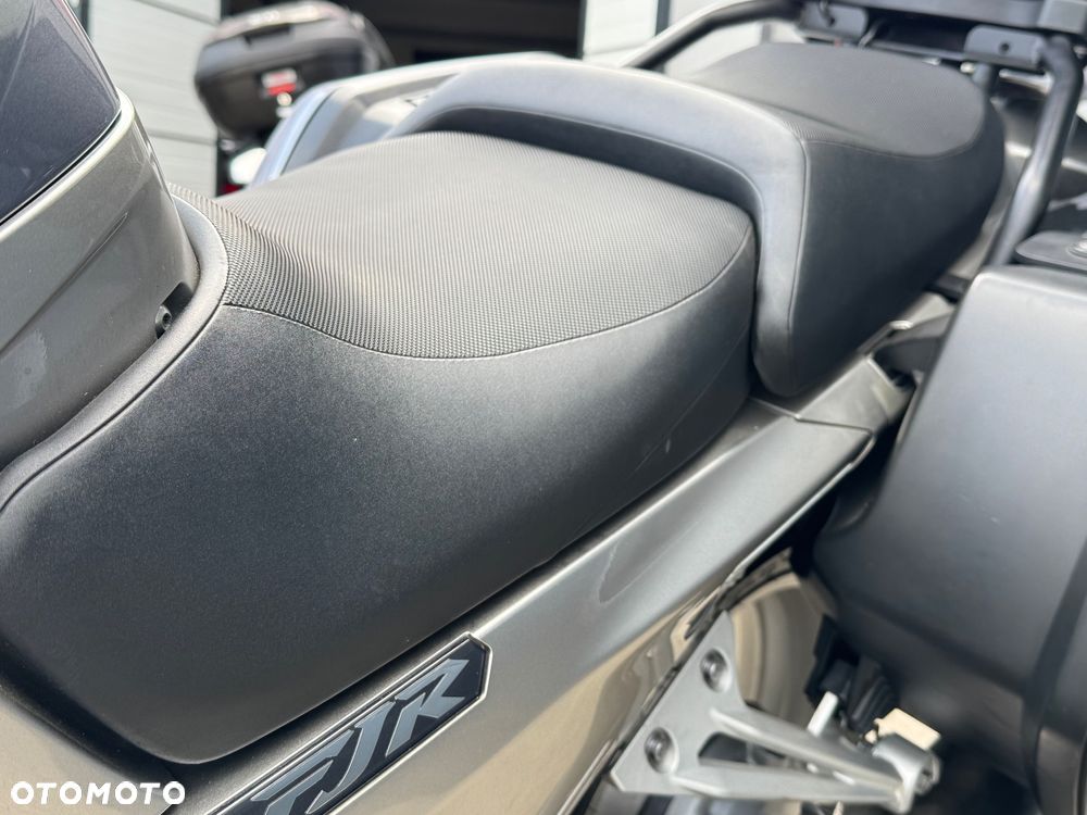 Yamaha FJR - 28