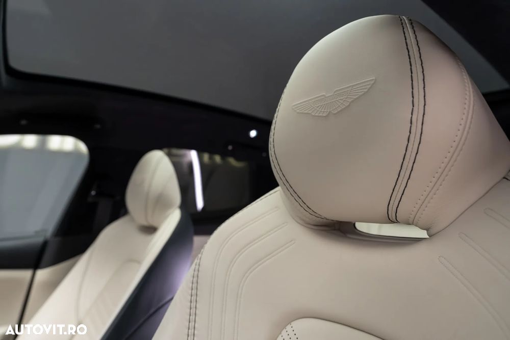 Aston Martin DBX - 26