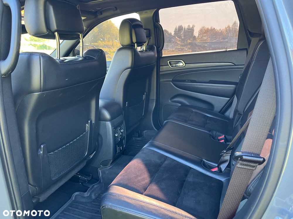 Jeep Grand Cherokee - 12