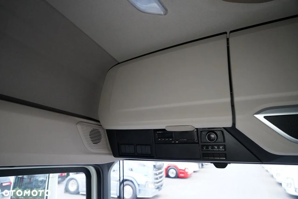 DAF XG 530 / RETARDER / CAŁY NA PODUSZKACH / KLIMA POSTOJOWA / - 32