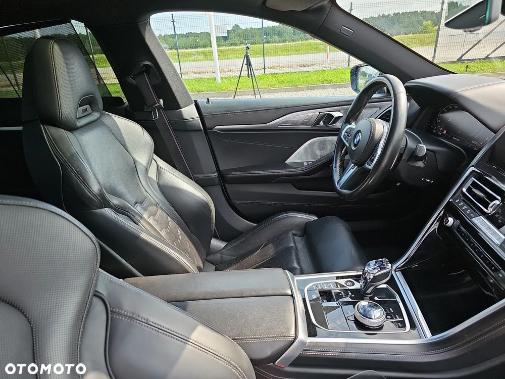 BMW Seria 8 M850i xDrive - 28