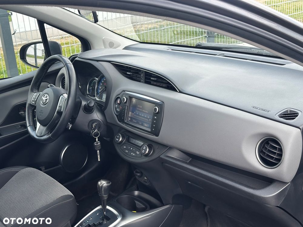 Toyota Yaris Hybrid 100 Selection Passion - 18