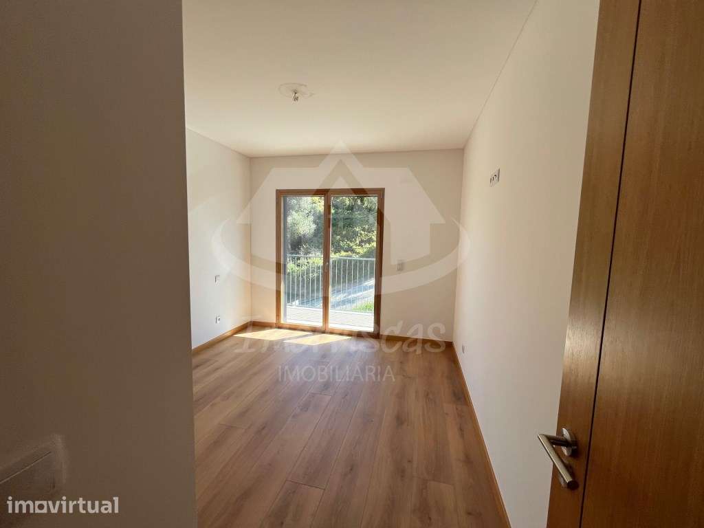 Apartamento T2 a estrear com garagem, localizado no Bairro de São J... - Grande imagem: 4/19