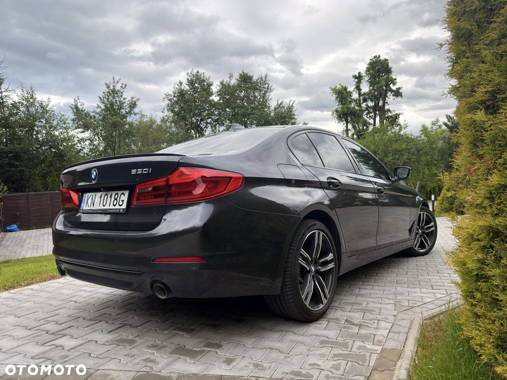 BMW Seria 5 530i GPF xDrive Sport Line sport - 6