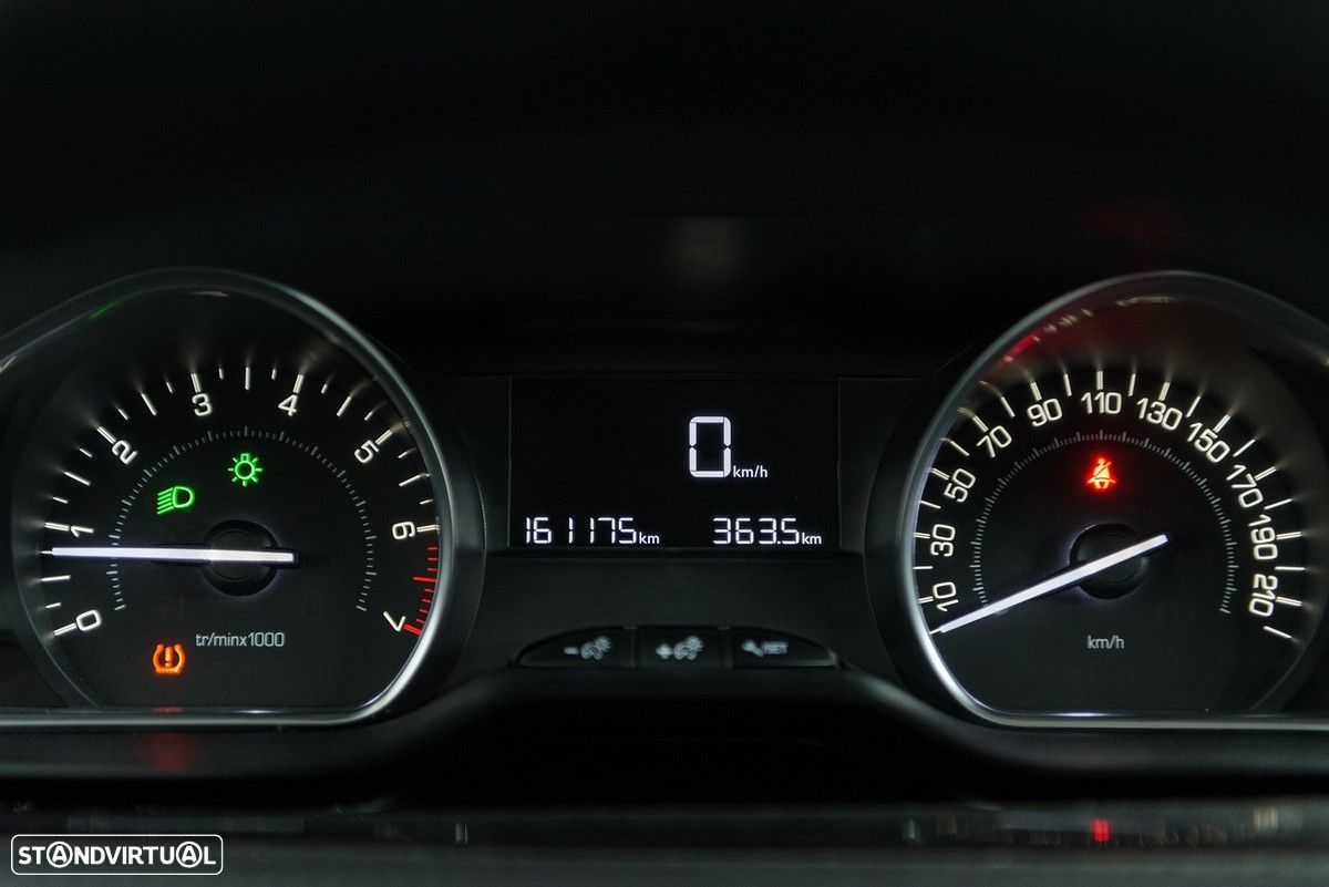 Peugeot 208 1.2 PureTech Allure - 27