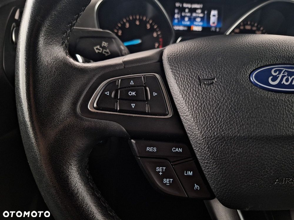 Ford Kuga - 37