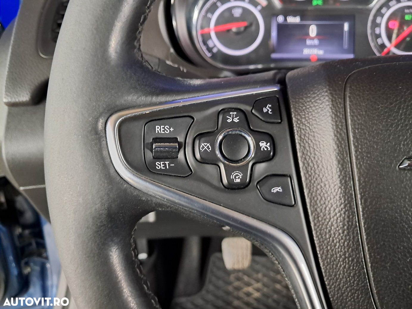 Opel Insignia - 12