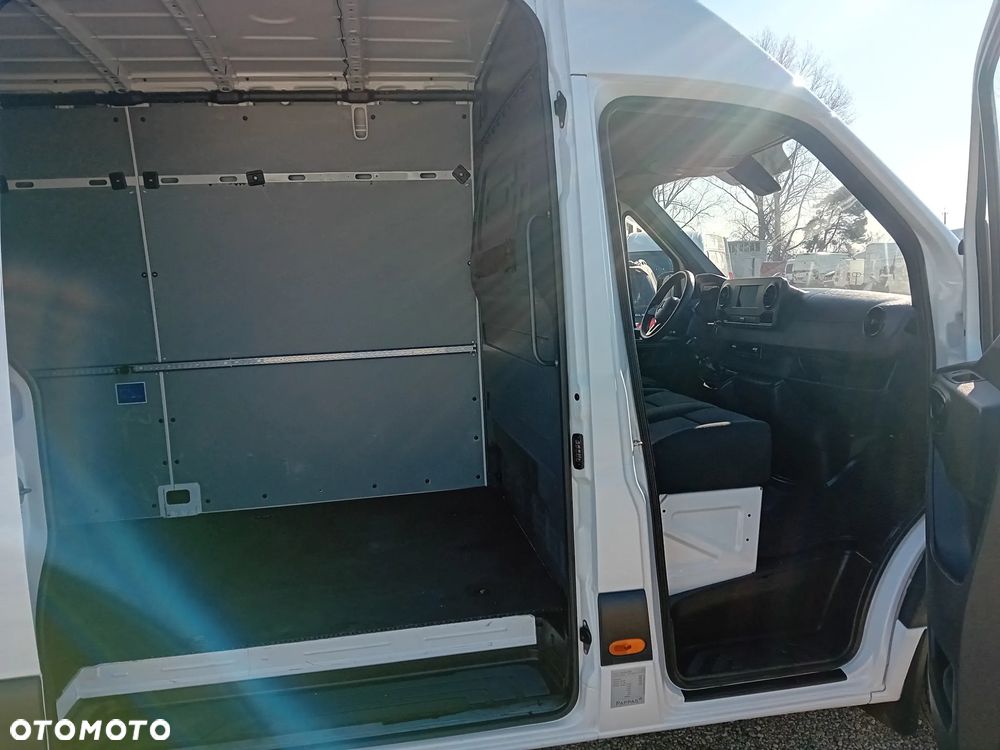 Mercedes-Benz Sprinter - 15