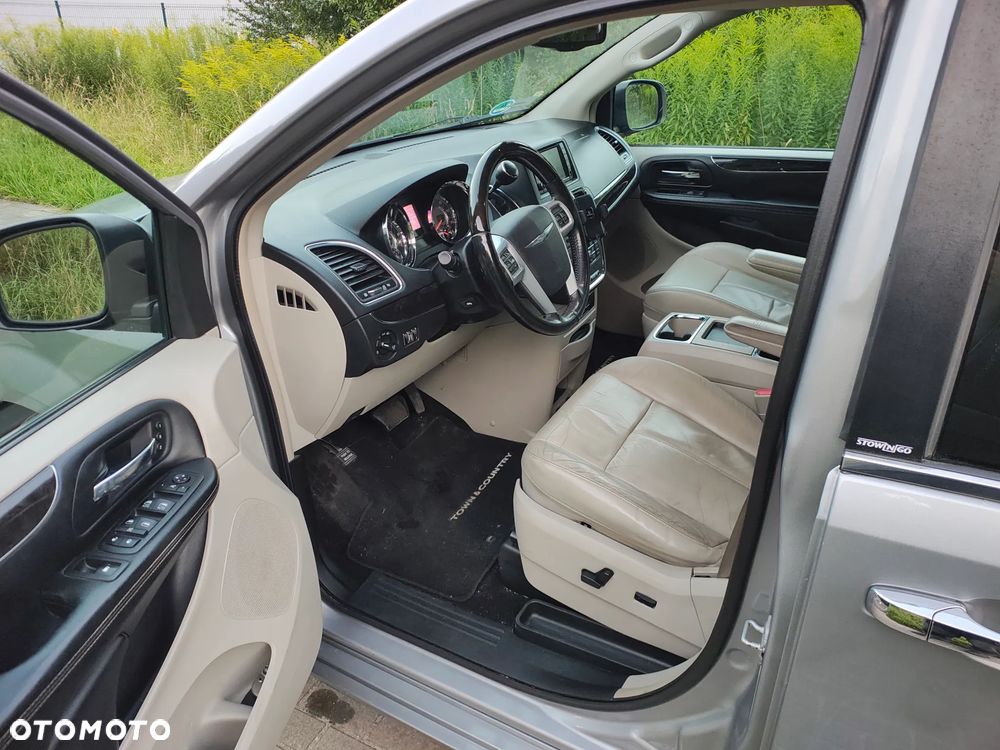 Chrysler Town & Country 3.6 Limited - 14