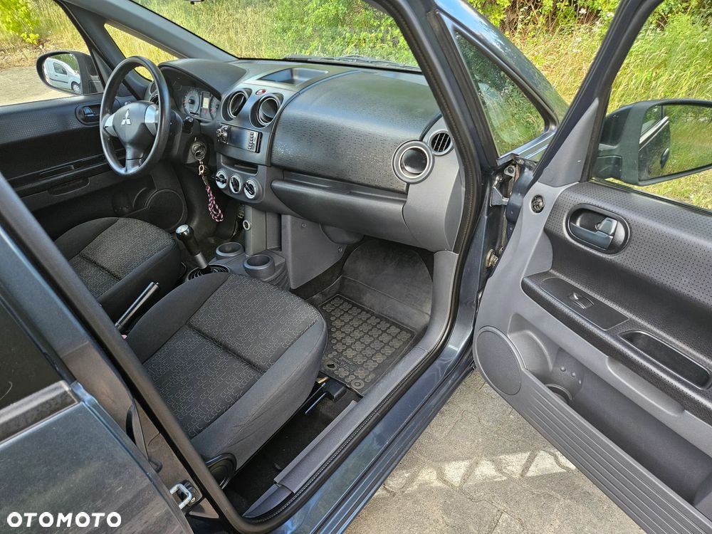 Mitsubishi Colt 1.1 Invite Edition Gold - 11