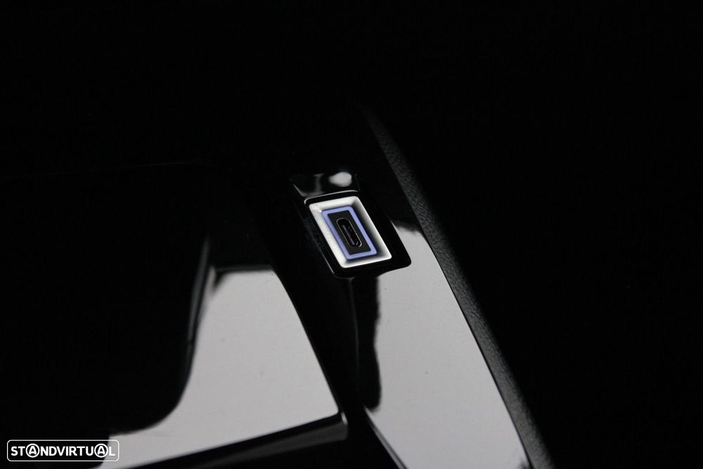 Peugeot e-2008 54 kWh Allure - 27