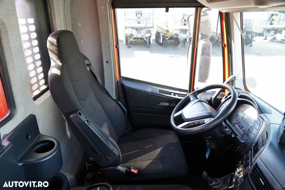 Iveco STRALIS 420 / 6X2 / LIVRARE 6.5m + HDS FASSI. F185 CAPACITATE MAXIMĂ DE ÎNCĂRCARE 5750 KG / RADIOCOMANDĂ / ROTATOARE / ANVELOPE 100% / - 30