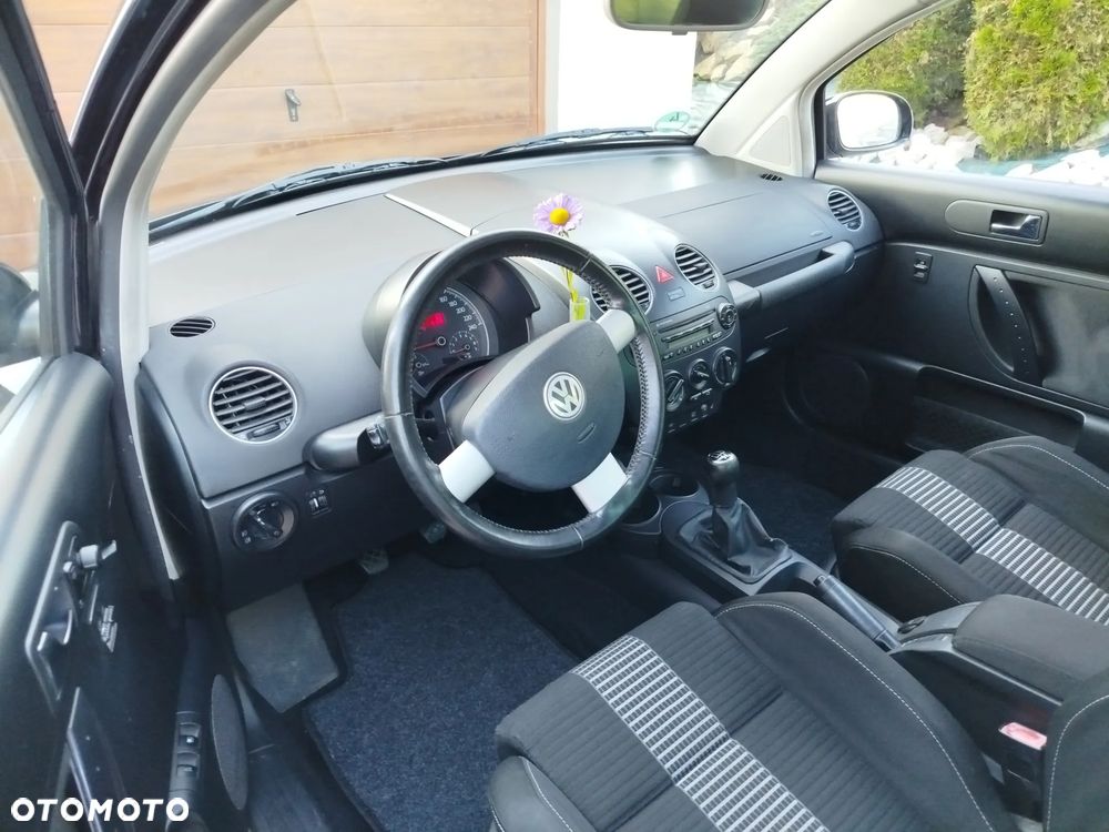 Volkswagen New Beetle - 5