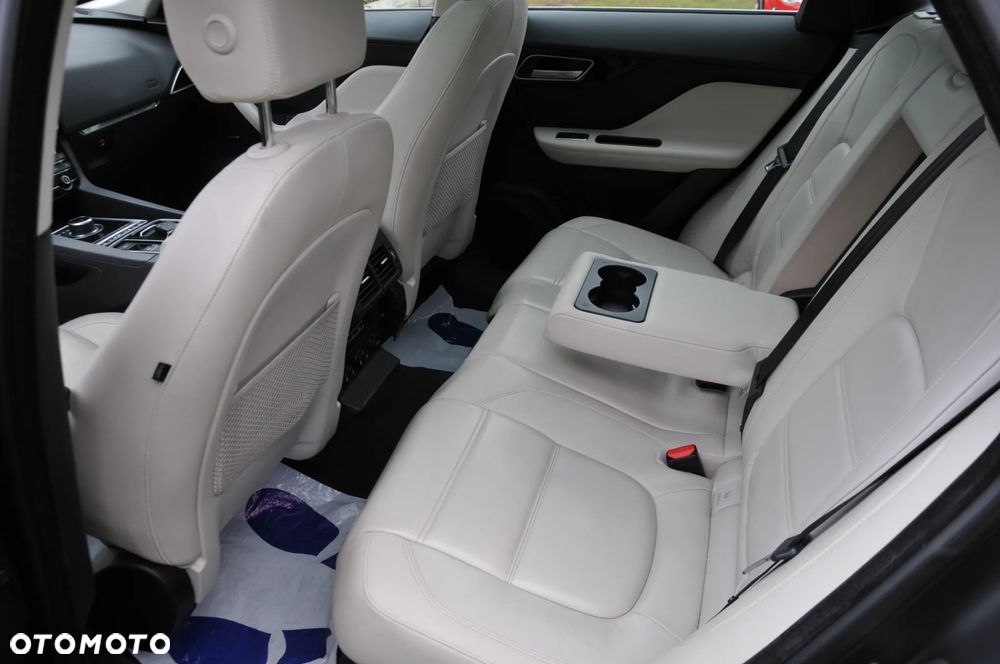 Jaguar F-Pace 2.0 i4D AWD Chequered Flag - 22