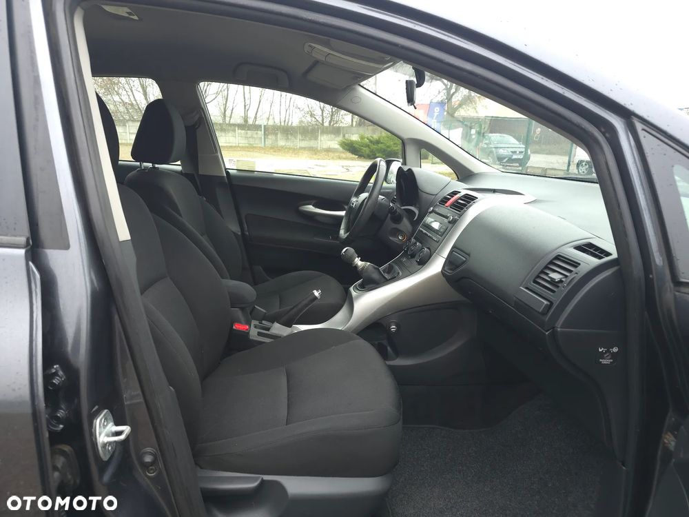 Toyota Auris 1.4 D-4D Luna - 16