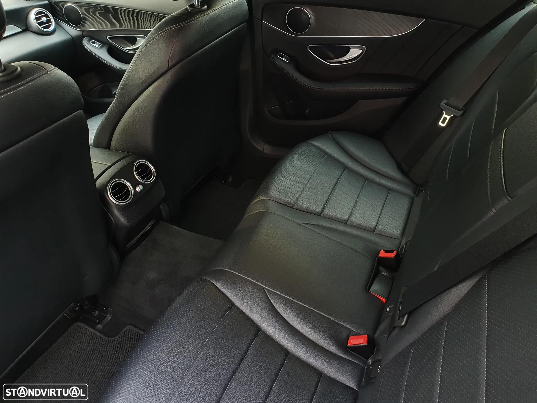 Mercedes-Benz C 300 BlueTEC Hybrid AMG Line - 23