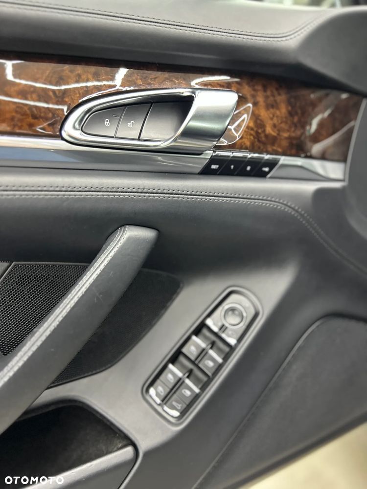 Porsche Panamera 4 PDK - 22