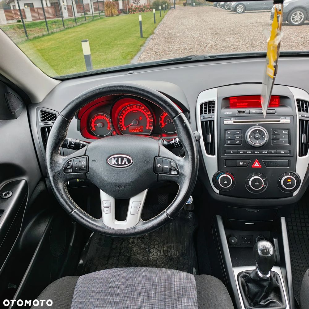 Kia Ceed - 4