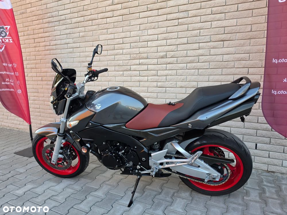 Suzuki GSR - 13