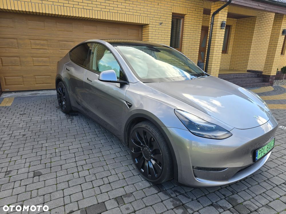 Tesla Model Y 2023 photo 2