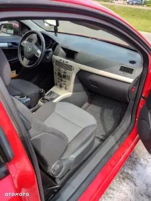 Opel Astra III GTC 1.6 Cosmo - 10