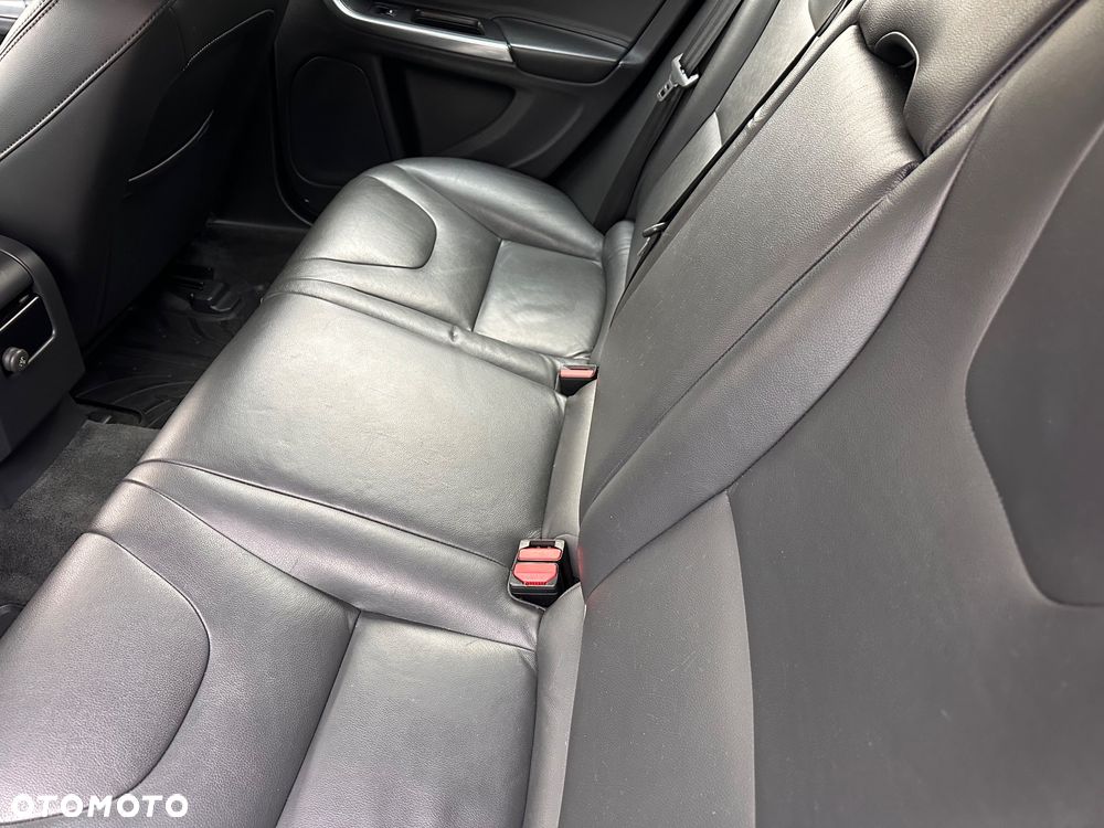 Volvo V60 D3 Momentum - 23