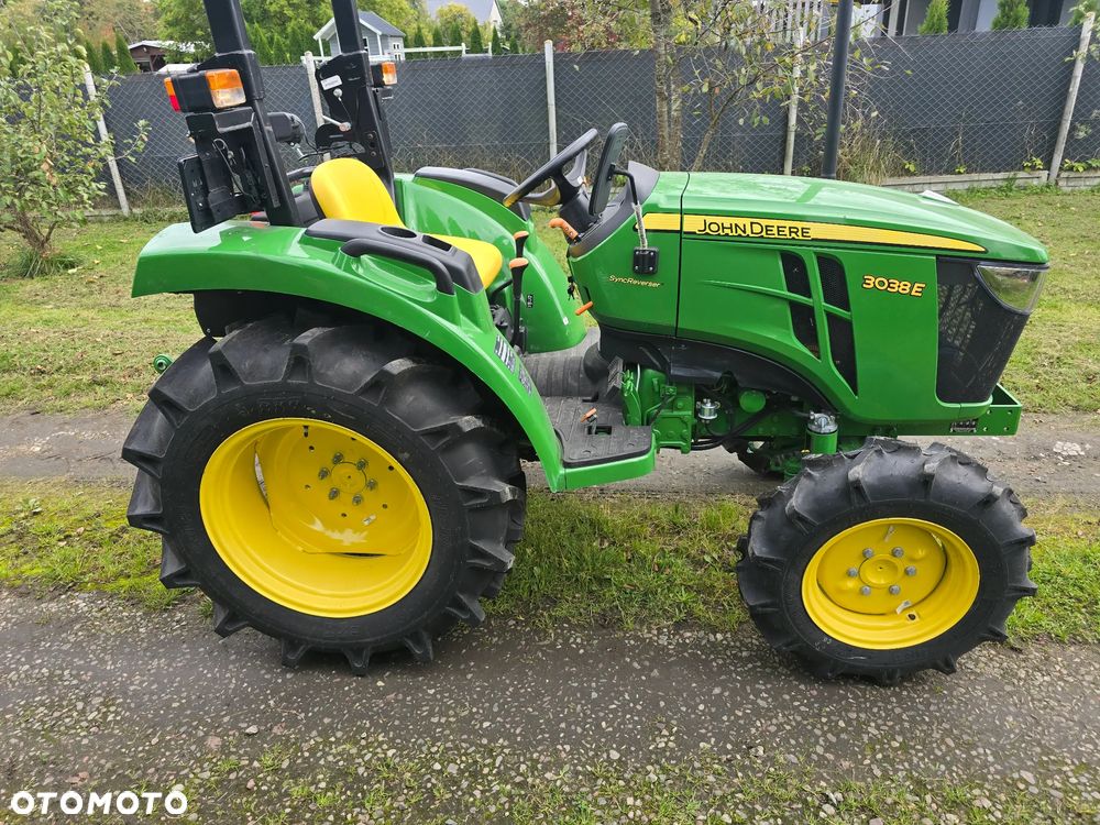 John Deere 3038 E - 4