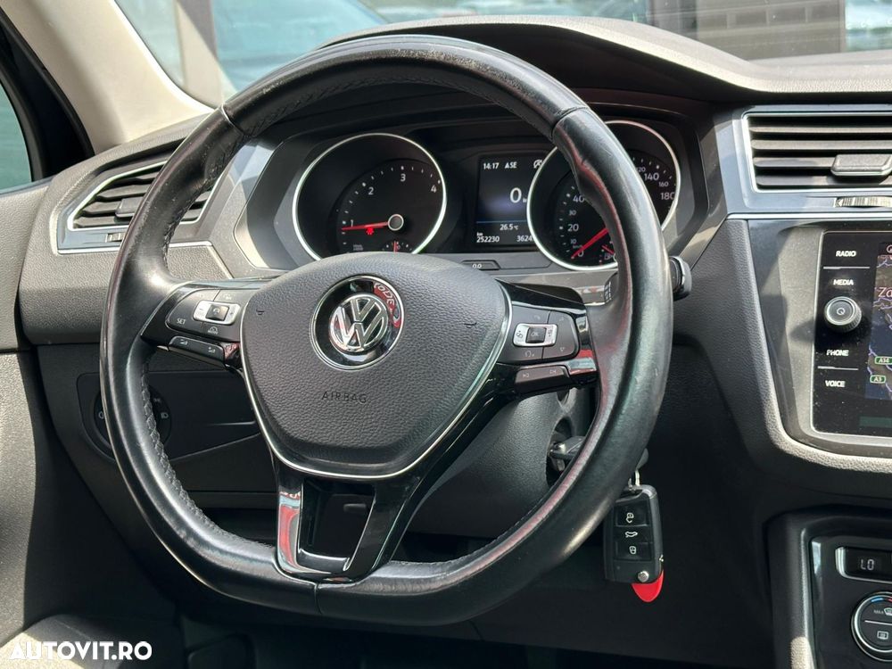 Volkswagen Tiguan - 10