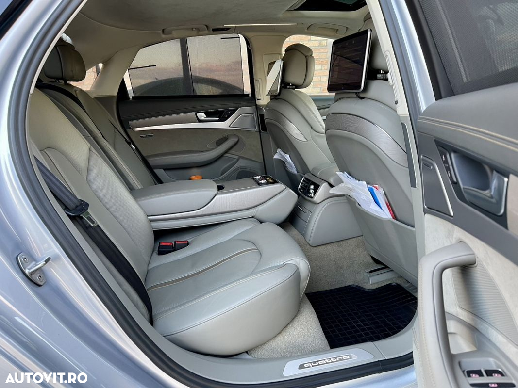 Audi A8 - 8