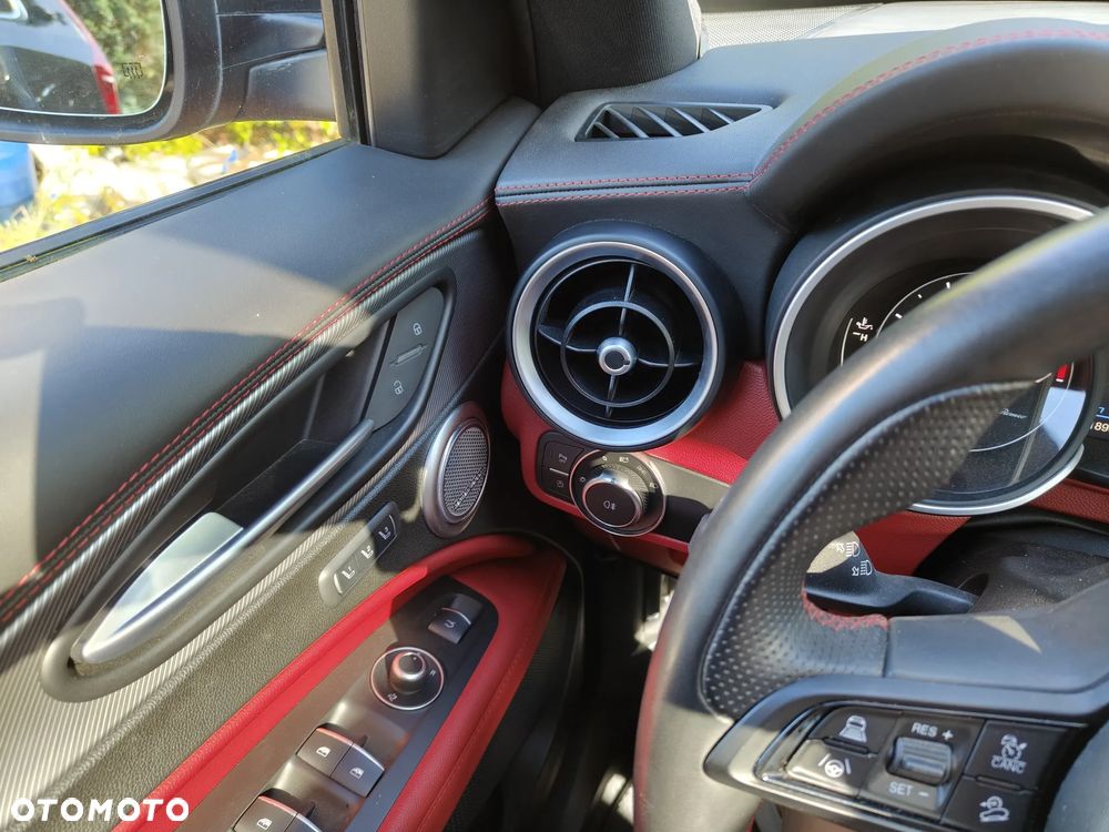 Alfa Romeo Stelvio 2.0 Turbo 16V AT8-Q4 Veloce Ti - 10