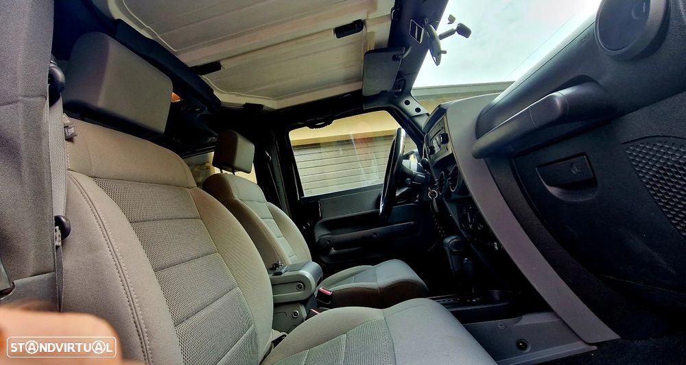 Jeep Wrangler 2.8 CRD DPF Auto Rubicon - 8