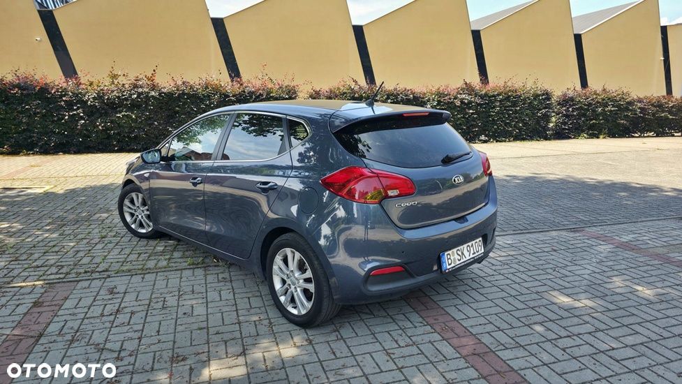Kia Ceed 1.4 CVVT Dream Team Edition - 4