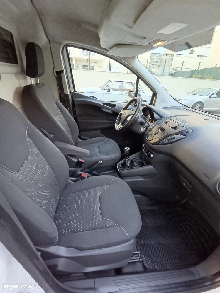 Ford Transit Courier - 18