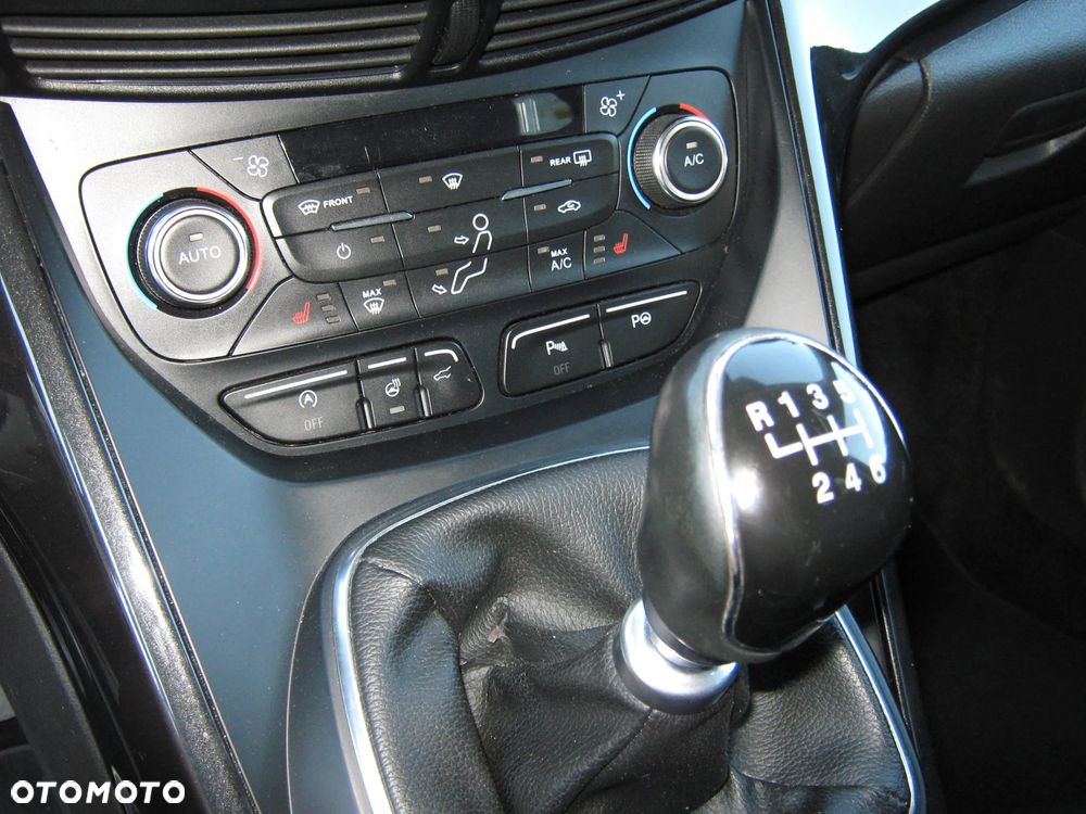 Ford Kuga 2.0 TDCi 2x4 Titanium - 6