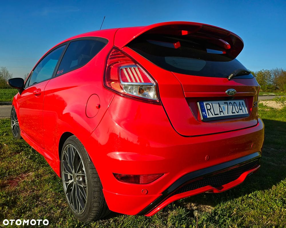 Ford Fiesta 1.6 EcoBoost ST - 17