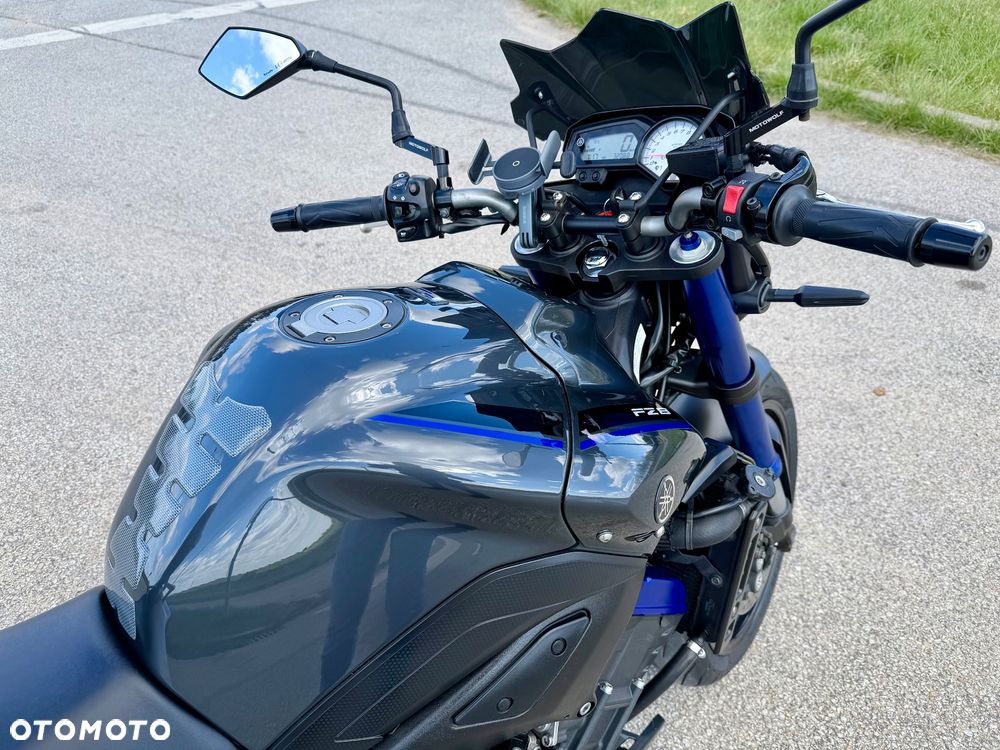 Yamaha FZ8 - 7