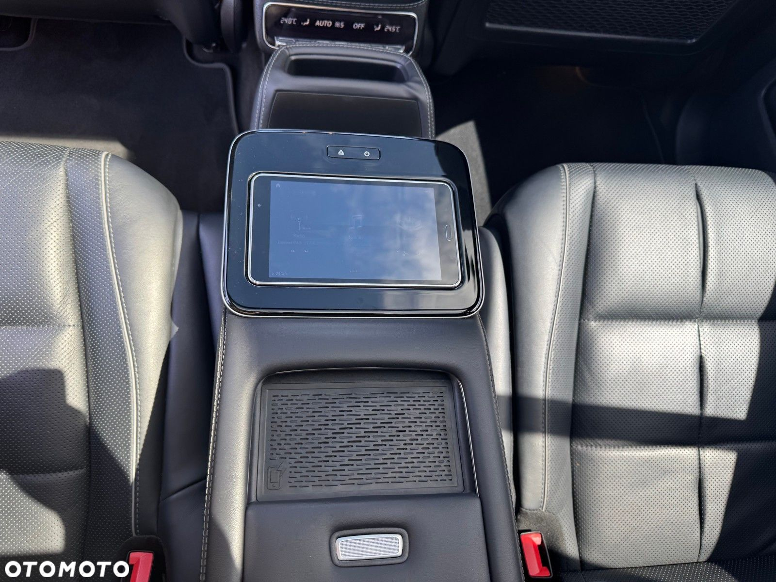 Mercedes-Benz GLS - 22