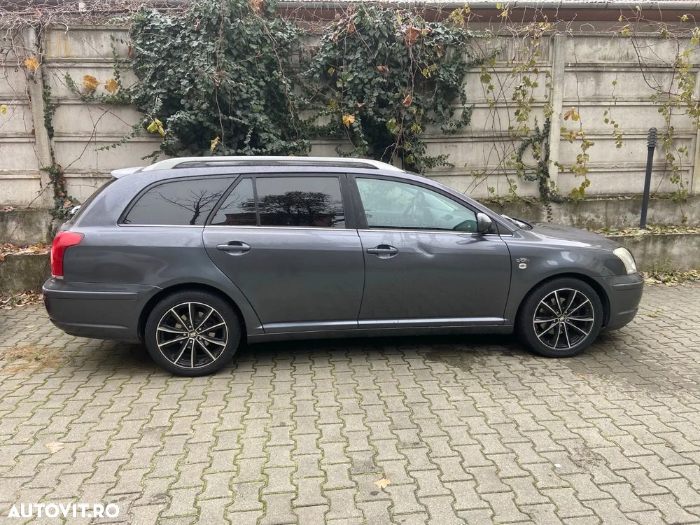 Toyota Avensis 2.2 D-4D Sol - 3