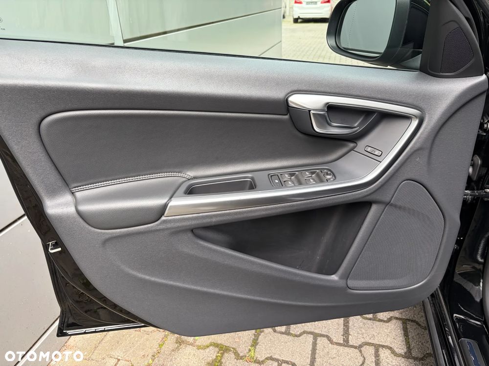 Volvo V60 D2 Geartronic Summum - 18